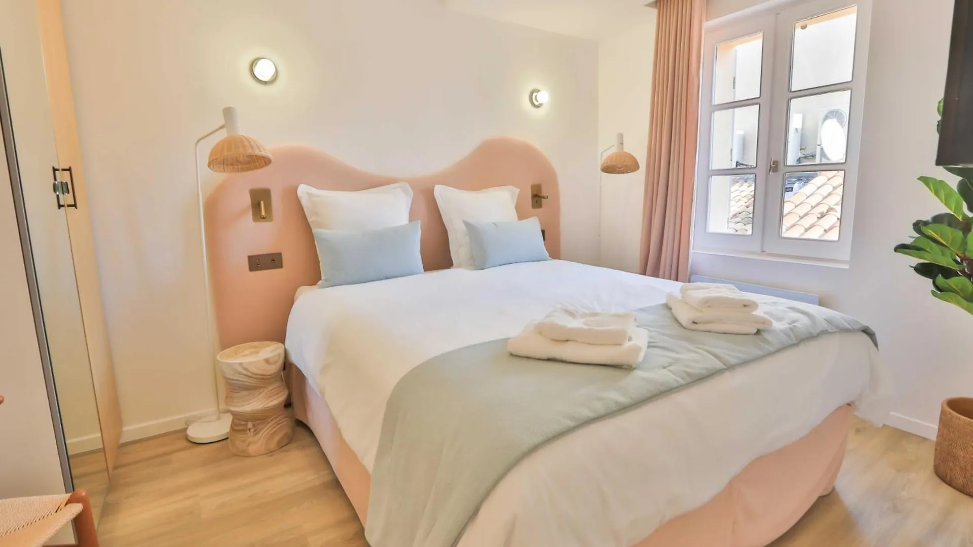 Nice 2 Bed Flat - Hyper Centre St Tropez Saint-Tropez 0*,  Francja